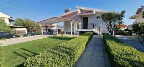 D & K Vacation Villa Anavissos